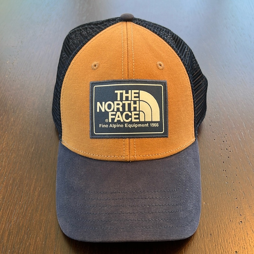 The North Face adjustable Trucker Logo hat